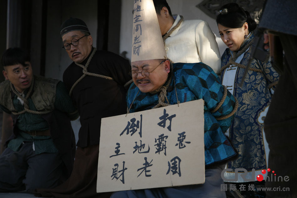 2014年4月21日,电视剧《小宝和老财》剧照曝光.范伟变"周扒皮"