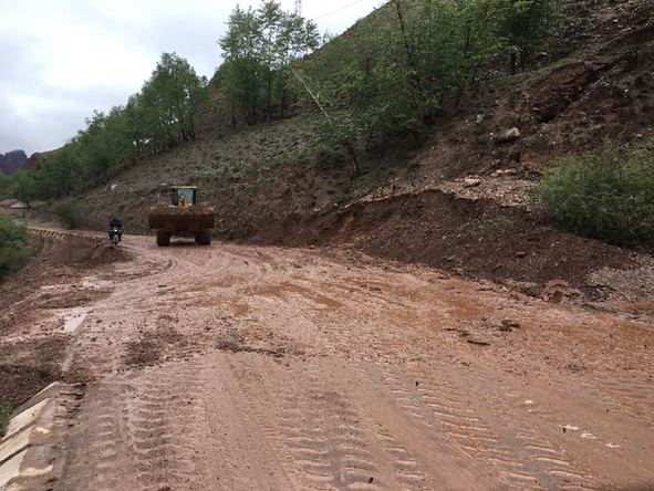 同仁县农村公路建设养护管理中心开展道路抢修