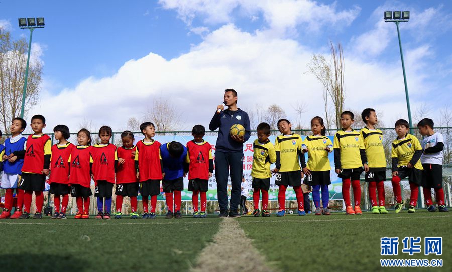 "少年心·足球梦":西宁市北大街小学蒲公英足球俱乐部