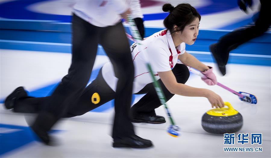 12月16日, 中国女子a队选手王紫悦在比赛中掷壶.