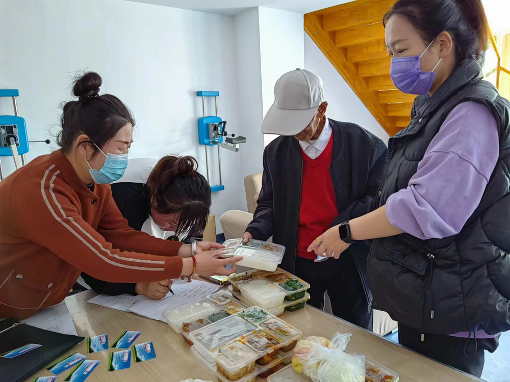 西宁城北：弘扬孝善美德 开启老年人幸福“食”光半岛体育(图2)