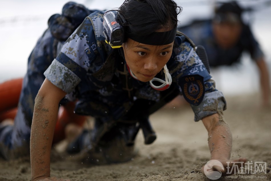 90后特战女兵残酷训练震人心魄