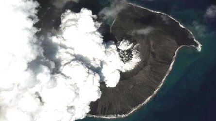 卫星鸟瞰汤加火山爆
